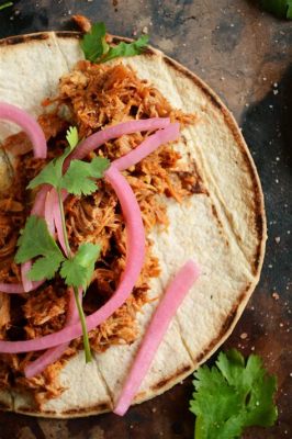  Cochinita Pibil: 慢燉的香料豬肉，充滿迷人煙燻風味的墨西哥美食！